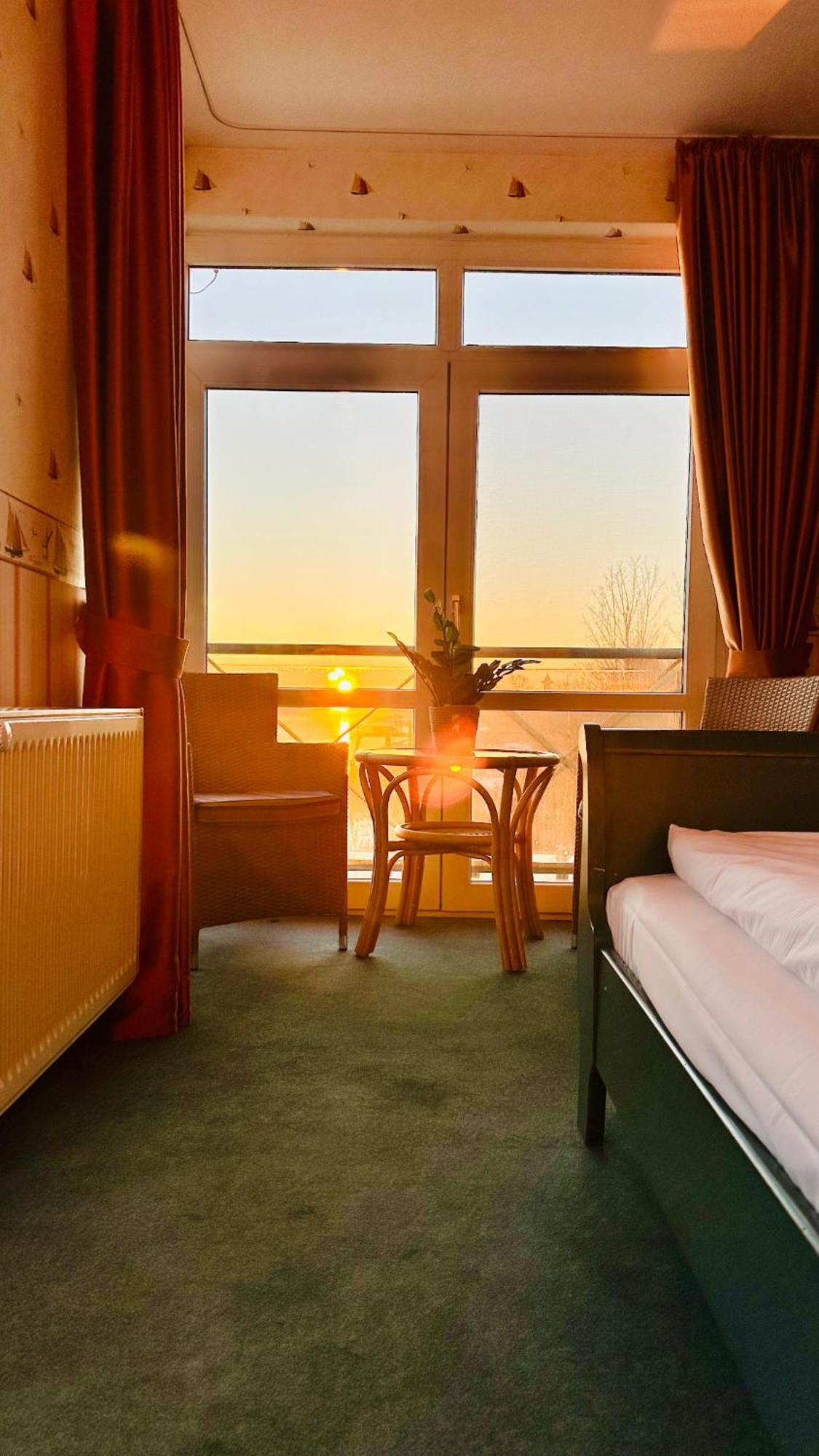 Gaestehaus Weserblick Am Weser-Sandstrand Berne المظهر الخارجي الصورة