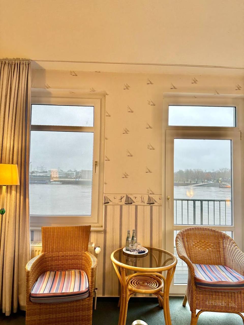 Gaestehaus Weserblick Am Weser-Sandstrand Berne المظهر الخارجي الصورة