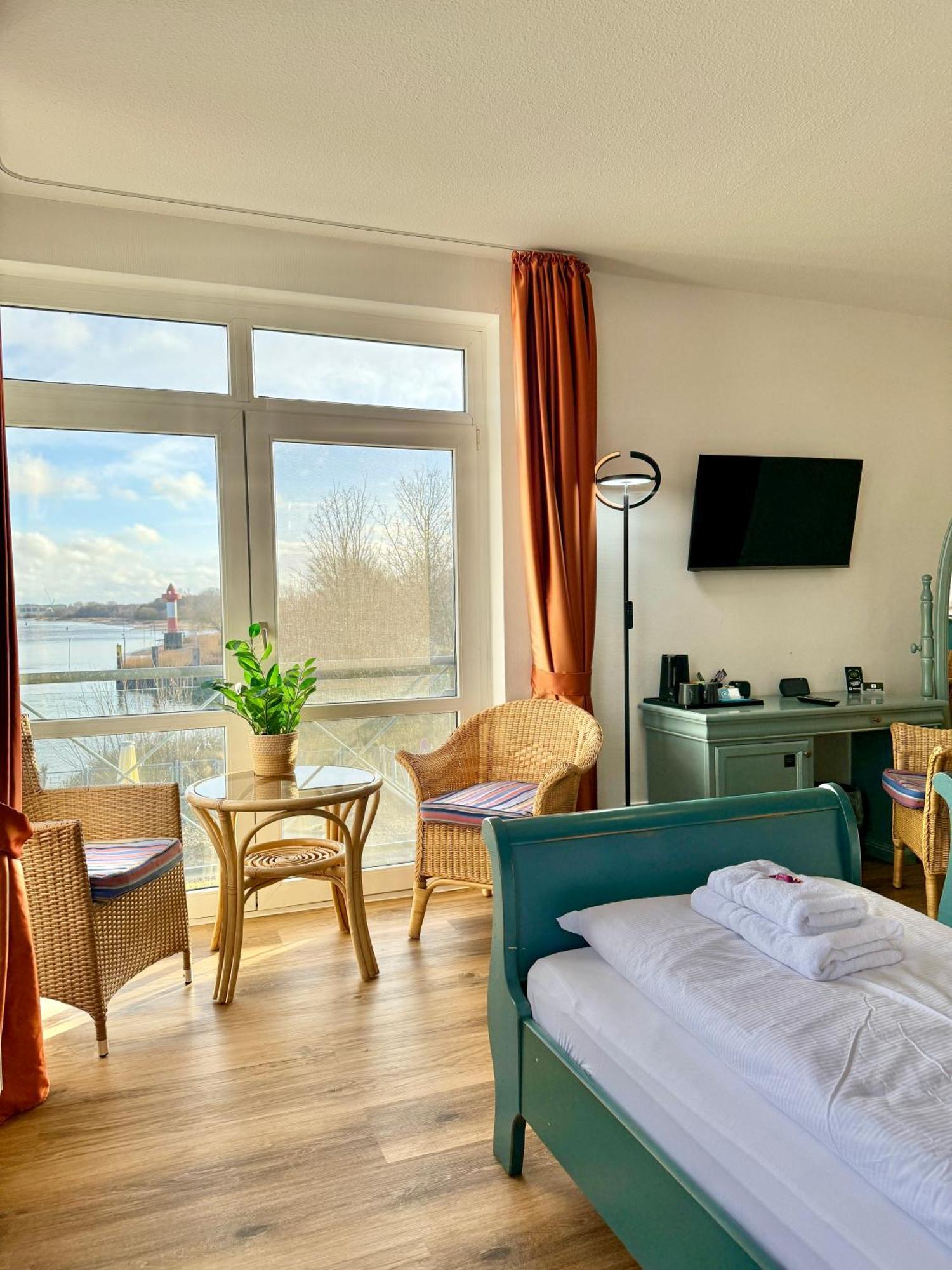 Gaestehaus Weserblick Am Weser-Sandstrand Berne المظهر الخارجي الصورة