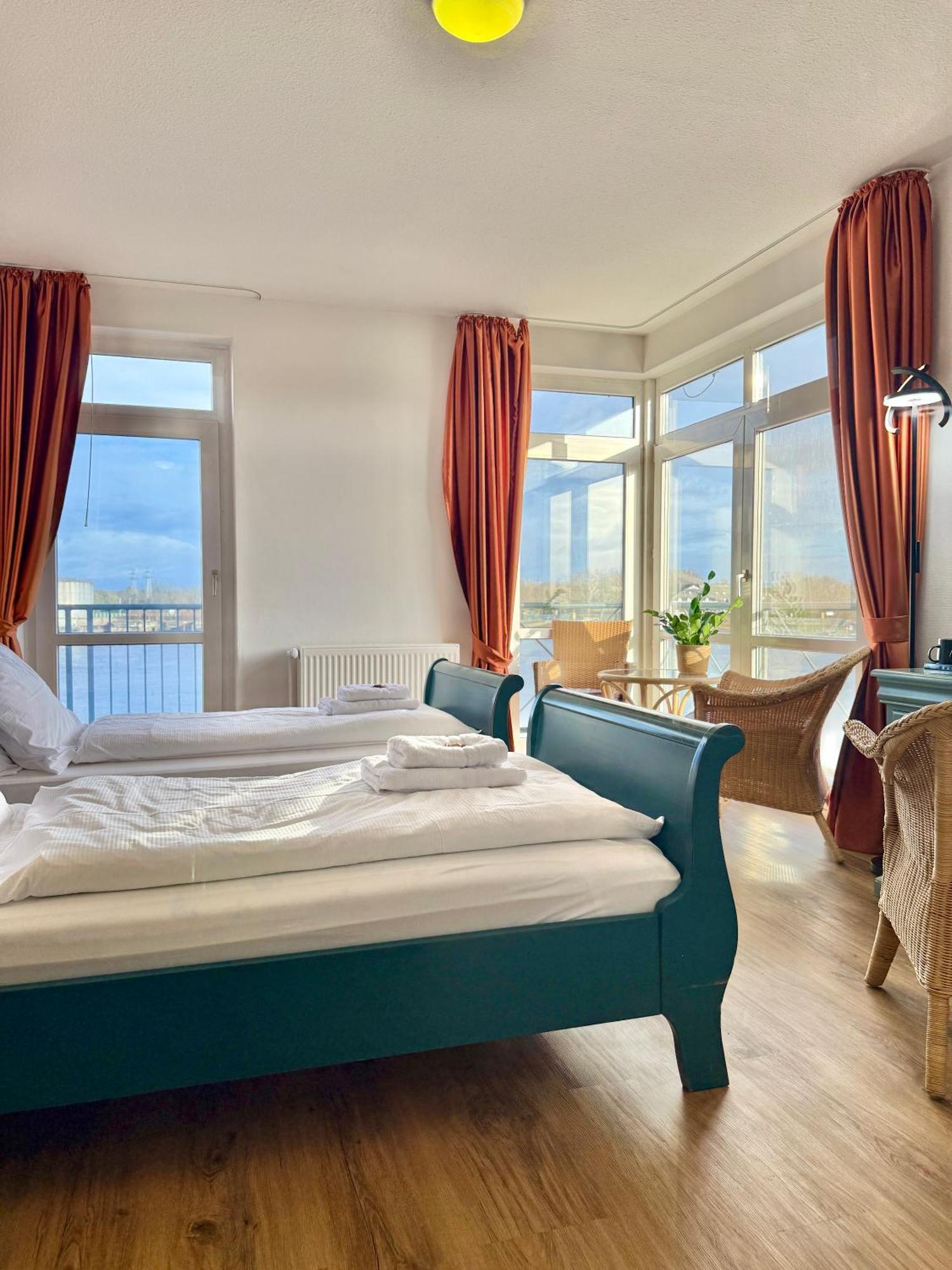 Gaestehaus Weserblick Am Weser-Sandstrand Berne المظهر الخارجي الصورة