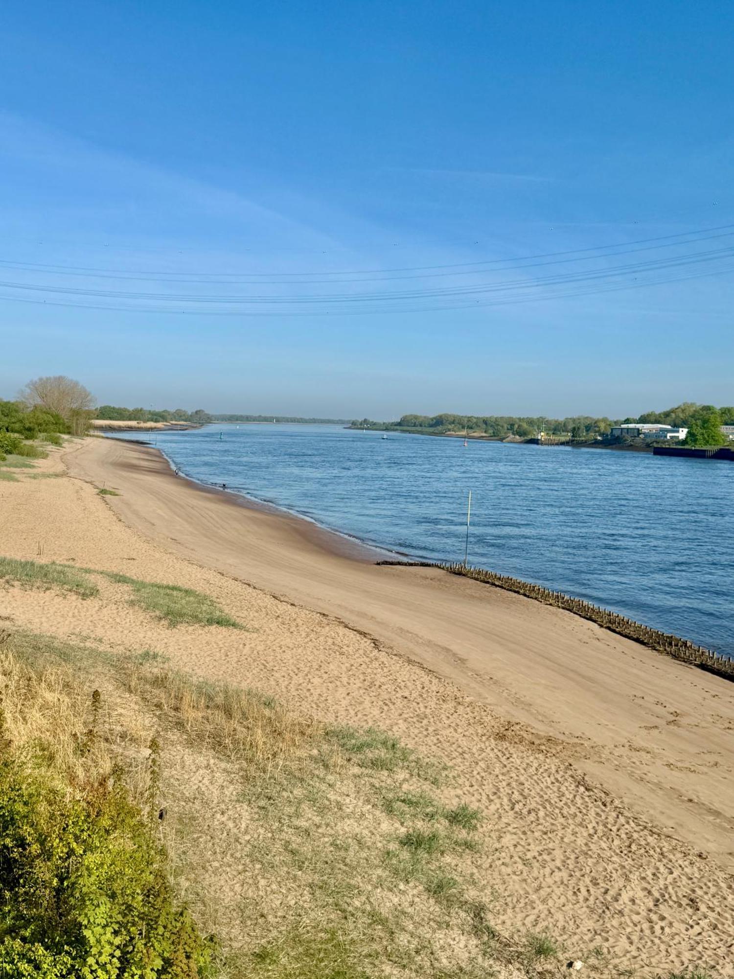 Gaestehaus Weserblick Am Weser-Sandstrand Berne المظهر الخارجي الصورة
