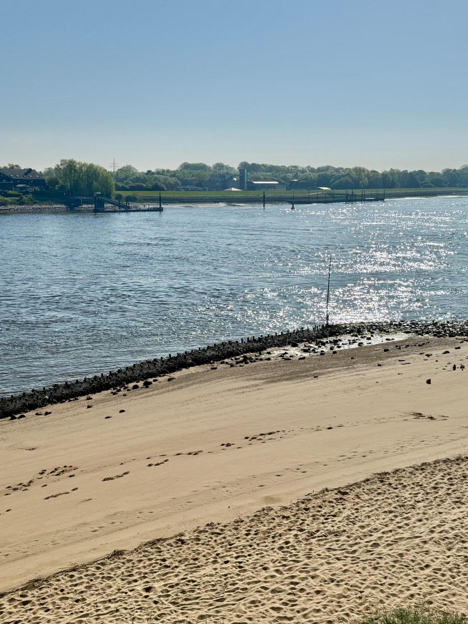 Gaestehaus Weserblick Am Weser-Sandstrand Berne المظهر الخارجي الصورة