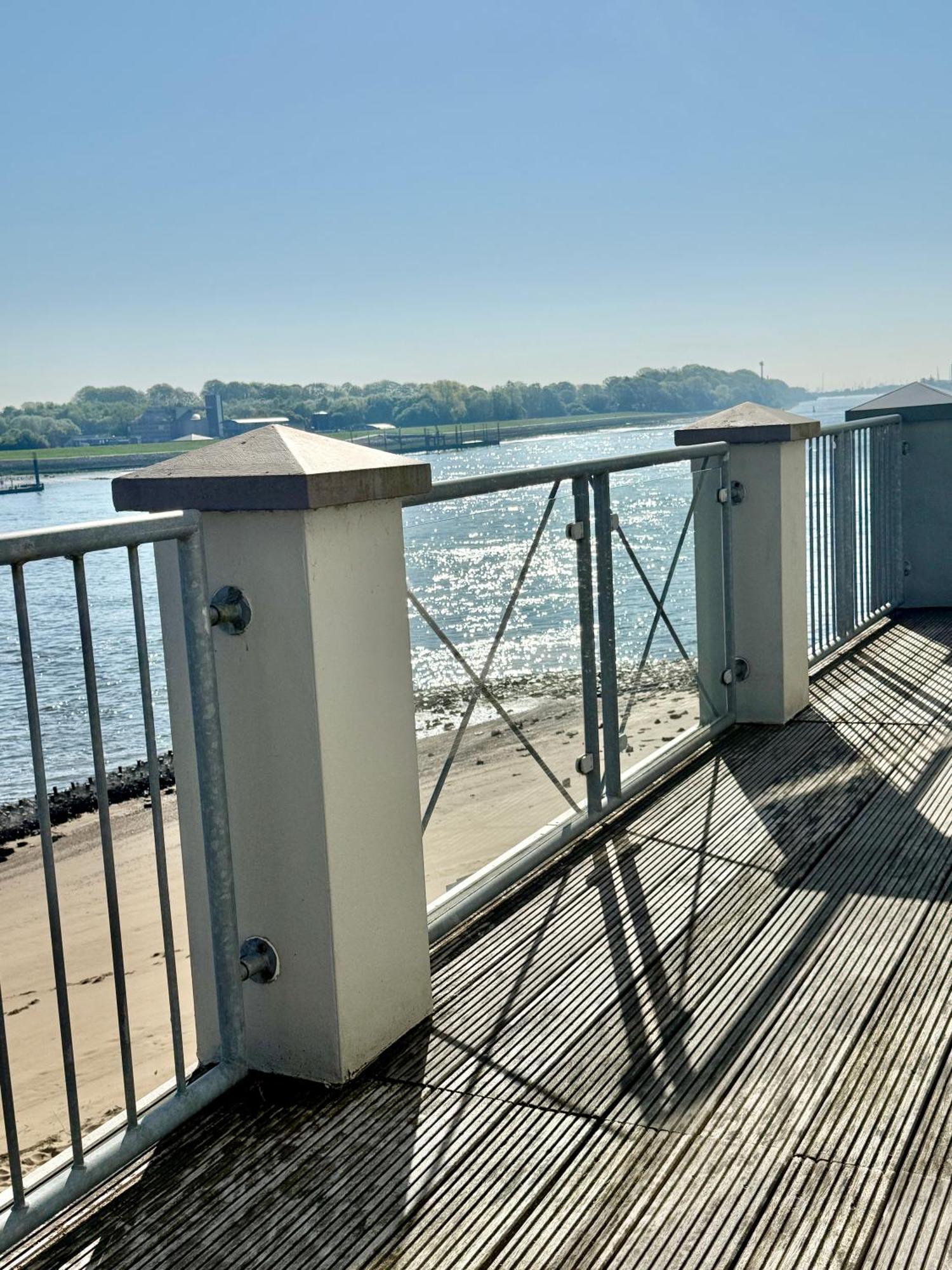 Gaestehaus Weserblick Am Weser-Sandstrand Berne المظهر الخارجي الصورة