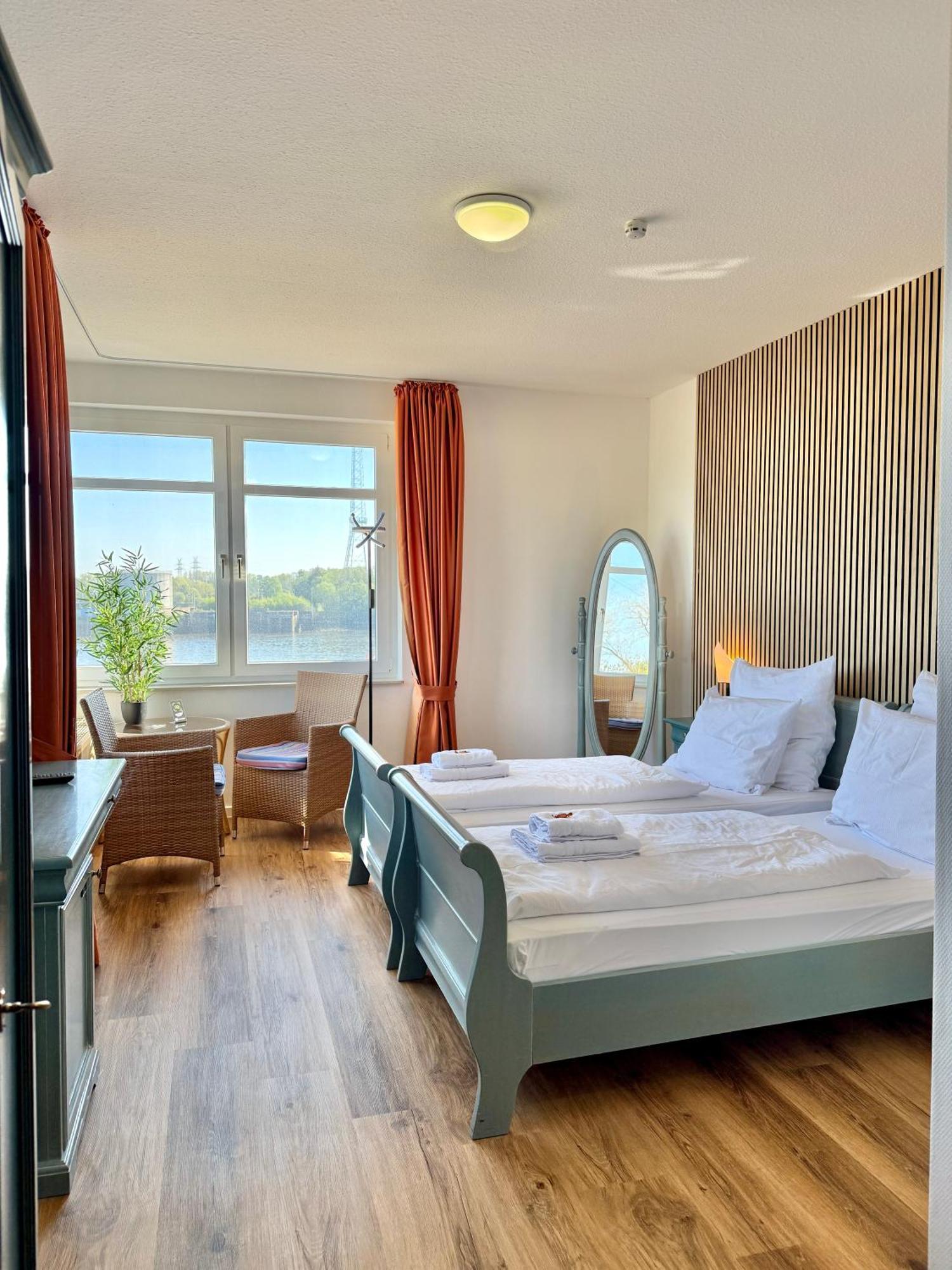 Gaestehaus Weserblick Am Weser-Sandstrand Berne المظهر الخارجي الصورة